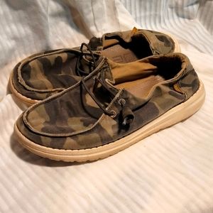 Womens HEY DUDE size 6